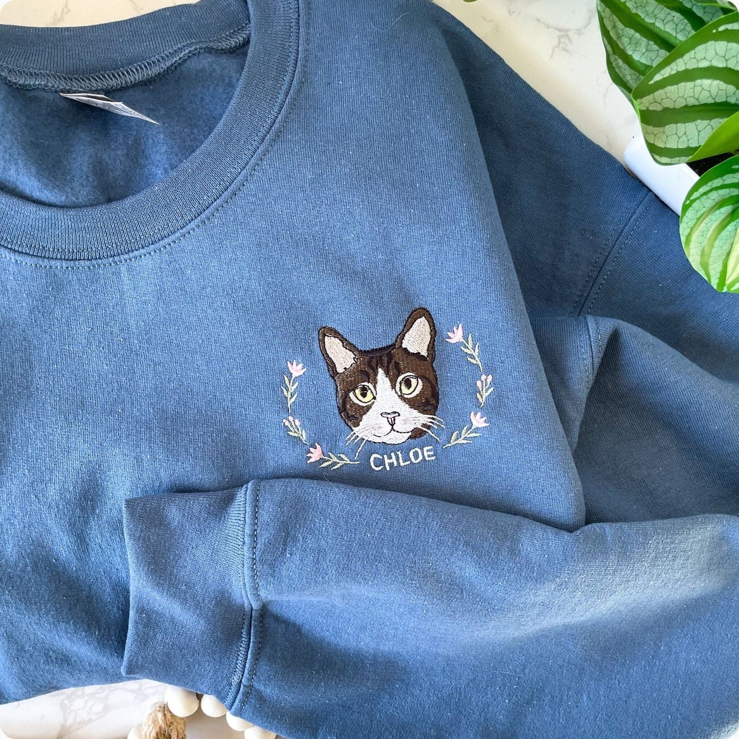 Embroidered sweatshirt or hoodie with name and frame