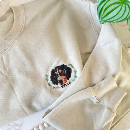 Embroidered sweatshirt or hoodie with name and frame