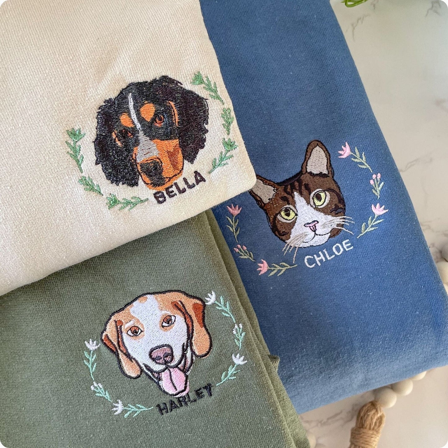 Embroidered sweatshirt or hoodie with name and frame